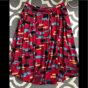 Like new LULAROE Madison skirt with pockets-large